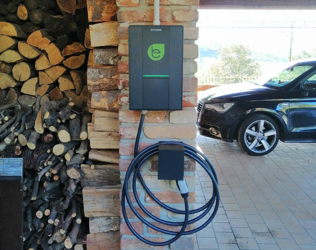 colonnina ricarica auto casa